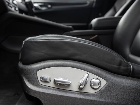 Certified 2024 Porsche Macan image 21
