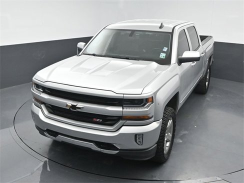 Used 2018 Chevrolet Silverado 1500 LT w/ Texas Edition image 11