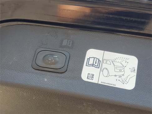 Used 2017 Ford Escape Titanium image 10