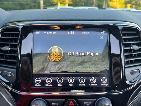 Used 2021 Jeep Grand Cherokee Limited w/ Sun & Sound Group image 33