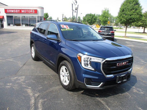 Used 2023 GMC Terrain SLE w/ Driver Convenience Package image 2