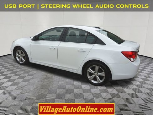 Used 2015 Chevrolet Cruze LT image 2