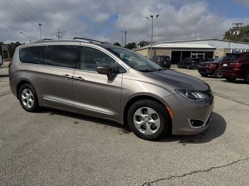 Used 2017 Chrysler Pacifica Touring-L Plus image 10