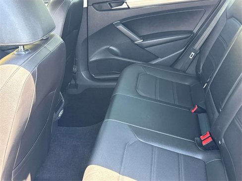Certified 2022 Volkswagen Passat 2.0T SE image 26
