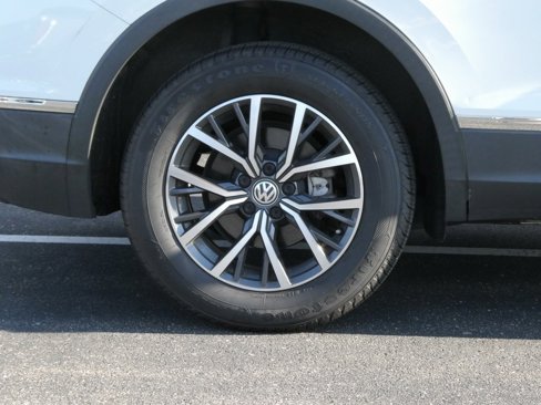Used 2020 Volkswagen Tiguan SE image 20
