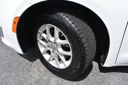 Used 2020 Chrysler Pacifica Touring-L image 44