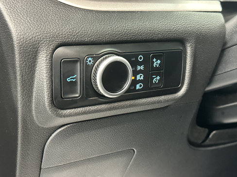 Used 2024 Ford Explorer XLT image 16