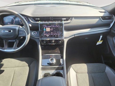 New 2025 Jeep Grand Cherokee L Altitude image 11