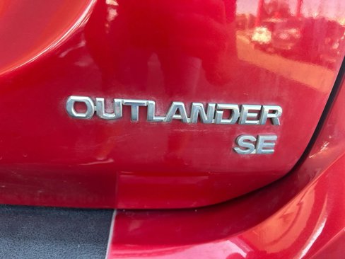 Used 2019 Mitsubishi Outlander SE image 16