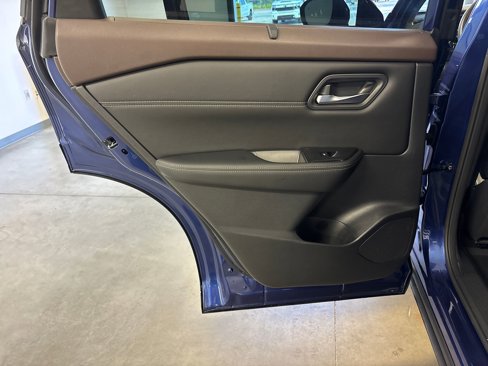 Used 2022 Nissan Rogue SV w/ SV Premium Package image 37