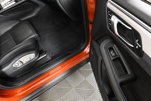 Certified 2022 Porsche Macan image 26