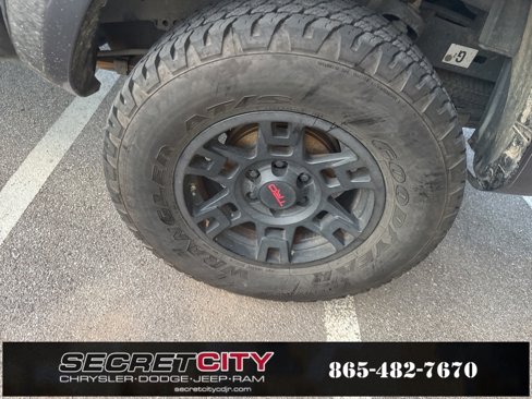 Used 2015 Toyota Tacoma 4x4 Double Cab image 17