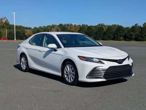 Used 2023 Toyota Camry LE image 2