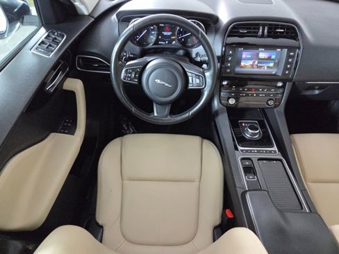 Used 2018 Jaguar F-PACE Premium image 17