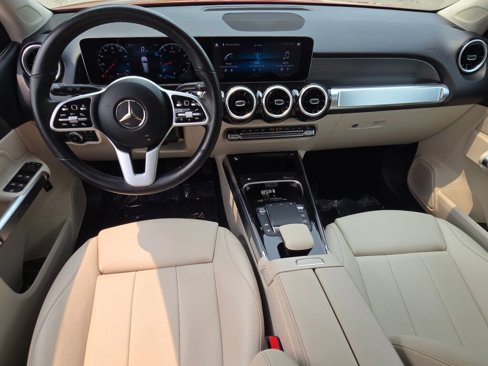 Used 2021 Mercedes-Benz GLB 250 w/ Premium Package image 21