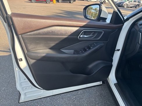 Certified 2021 Nissan Rogue SV w/ Premium Package image 11