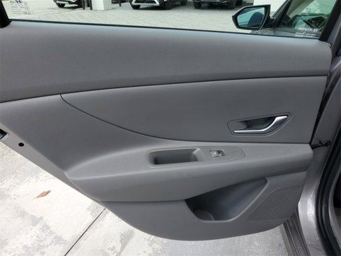 Used 2022 Hyundai Elantra SEL image 8
