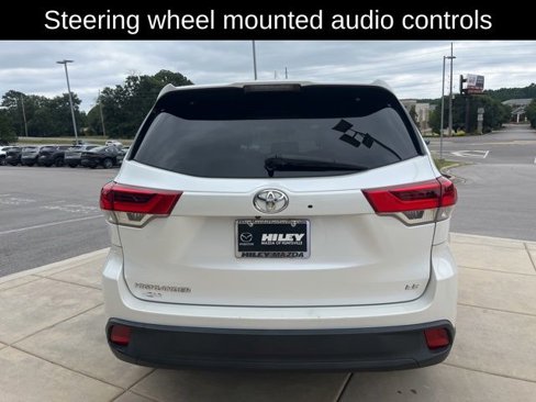 Used 2017 Toyota Highlander LE image 4