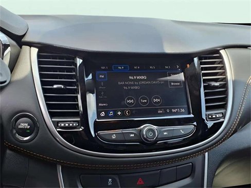Used 2022 Chevrolet Trax LT w/ Midnight Edition image 15