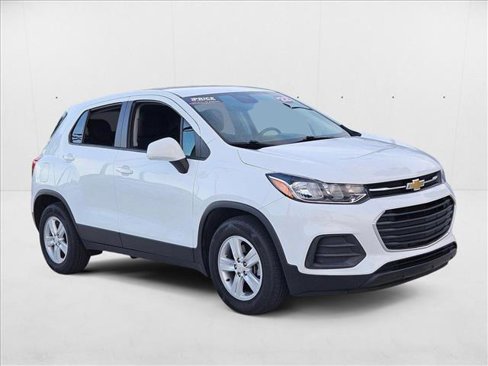 Used 2022 Chevrolet Trax LS w/ Tint and Cruise Package image 3
