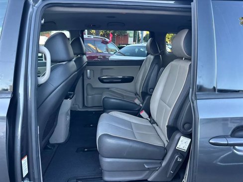 Used 2015 Kia Sedona SX image 24