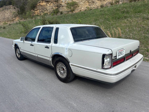 Used 1997 Lincoln Town Car Signature image 8