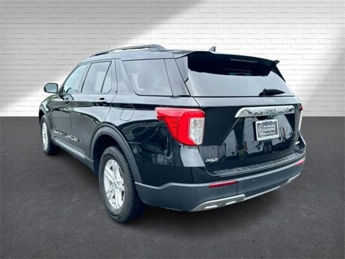 Used 2022 Ford Explorer XLT w/ Equipment Group 202A image 11