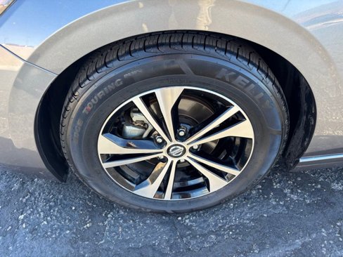 Used 2023 Nissan Sentra SV image 19
