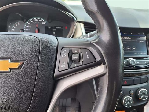 Used 2022 Chevrolet Trax LT w/ Midnight Edition image 14