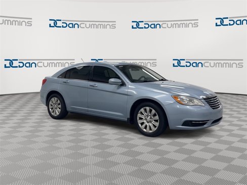 Used 2013 Chrysler 200 LX image 2