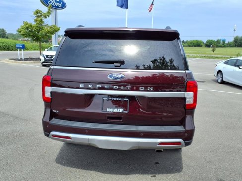 Used 2024 Ford Expedition XLT image 6