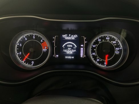 Used 2019 Jeep Cherokee Latitude w/ Cold Weather Group image 23