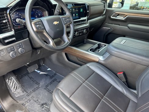 Used 2024 Chevrolet Silverado 3500 High Country w/ Technology Package image 5