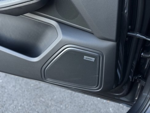Certified 2025 Porsche Macan image 12