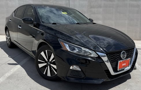 Used 2021 Nissan Altima 2.5 SV image 1