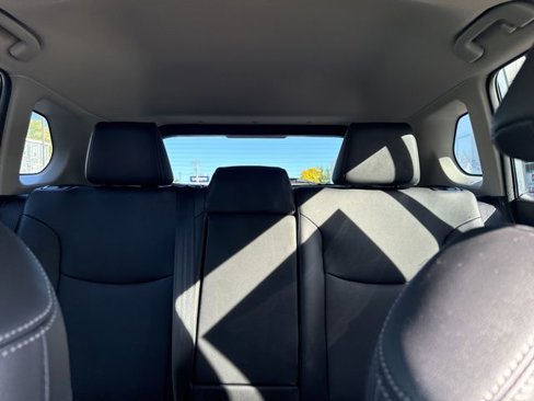 Used 2022 Toyota Corolla Cross XLE image 19