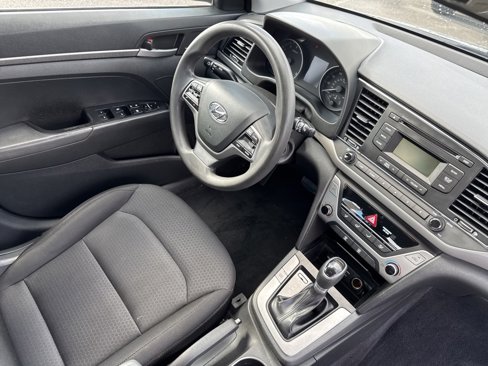 Used 2018 Hyundai Elantra SE image 24