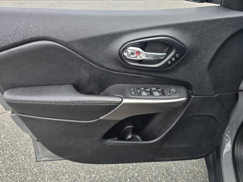 Used 2021 Jeep Cherokee Limited w/ Elite Package image 9