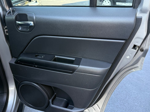 Used 2016 Jeep Patriot Latitude image 16