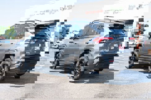 Used 2021 Toyota RAV4 XLE image 3