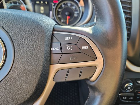 Used 2016 Jeep Cherokee Latitude w/ Comfort/Convenience Group image 18