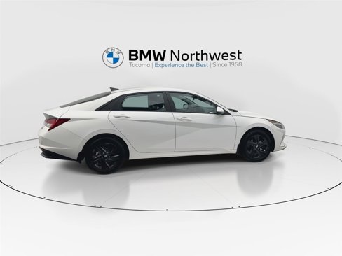 Used 2023 Hyundai Elantra Blue image 4