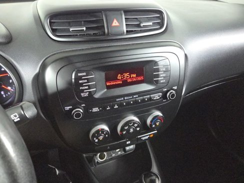 Used 2015 Kia Soul + image 27