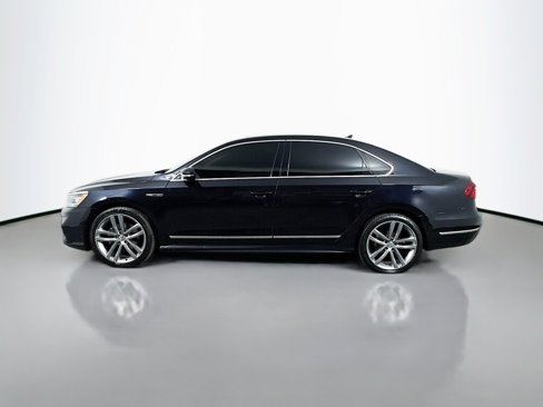 Used 2019 Volkswagen Passat 2.0T SE R-Line image 2