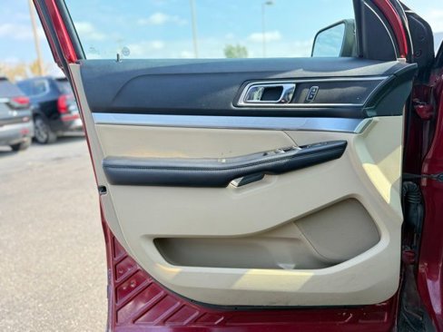 Used 2016 Ford Explorer XLT w/ Equipment Group 202A image 14