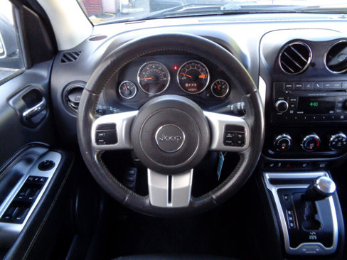 Used 2016 Jeep Compass Latitude image 31
