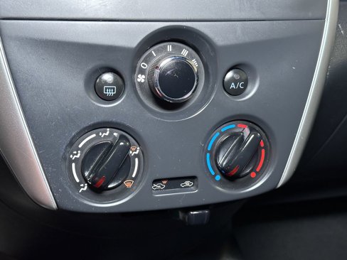 Used 2018 Nissan Versa SV image 34