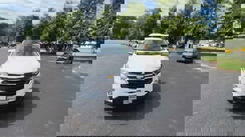 Used 2021 Chevrolet Equinox LT image 3
