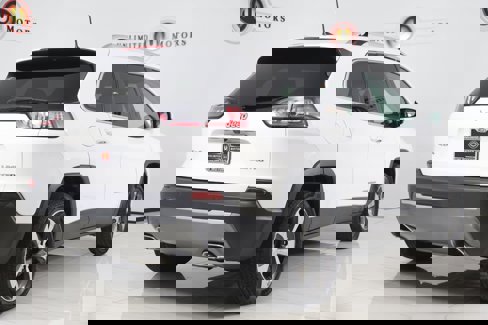Used 2019 Jeep Cherokee Limited image 3