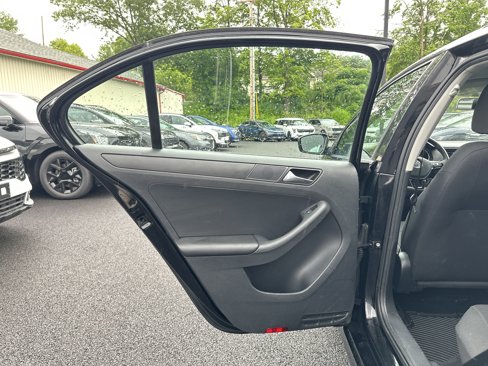 Used 2015 Volkswagen Jetta S image 25